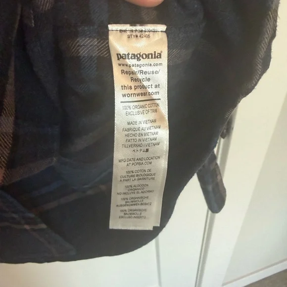 Patagonia Women’s Flannel - Picture 5 of 7